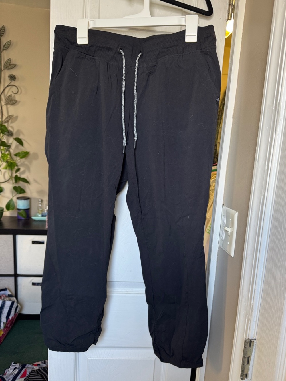 Torrid Black Cropped/Capri Drawstring Jogger Pants